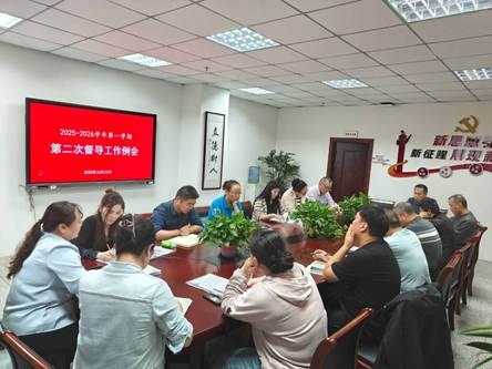 一群人在餐厅里 AI 生成的内容可能不正确。