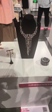 2025-10-24 11:28:35.587000